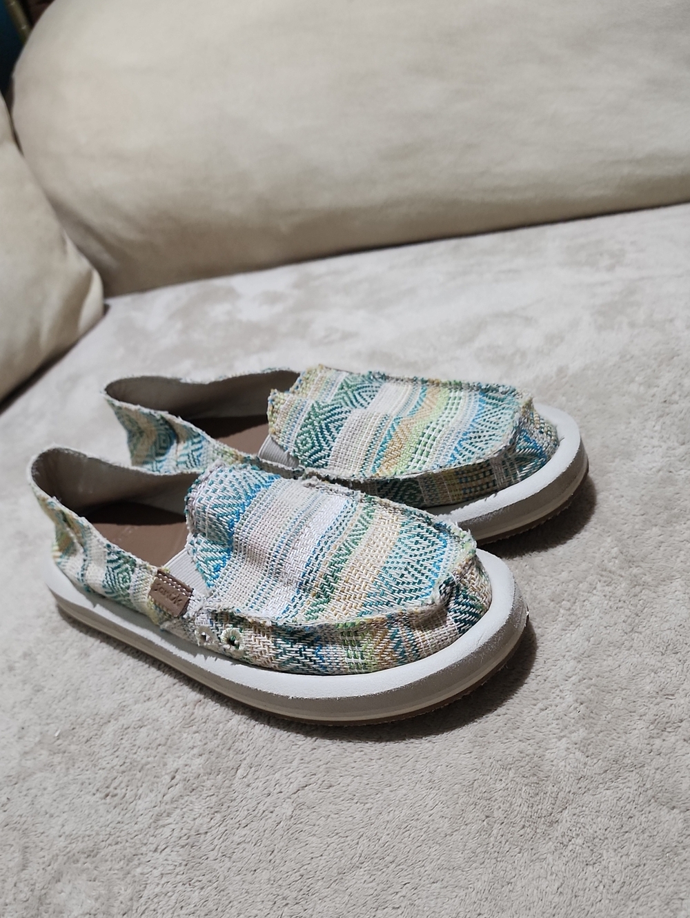 NWT.Sanuk Women's Donna ST Artesano in the "Blue/Green" colorway.